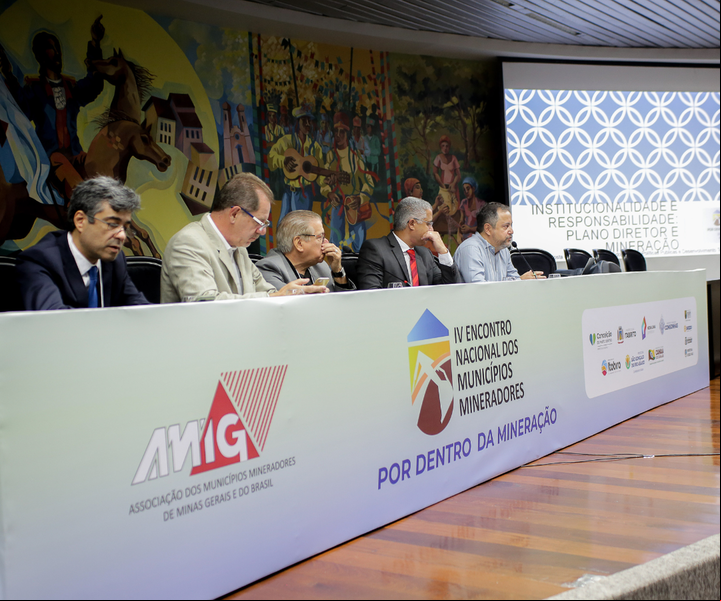 A importância e desafios do Plano Diretor e do Licenciamento Ambiental para organizar as cidades mineradoras é tema de debate em evento da AMIG